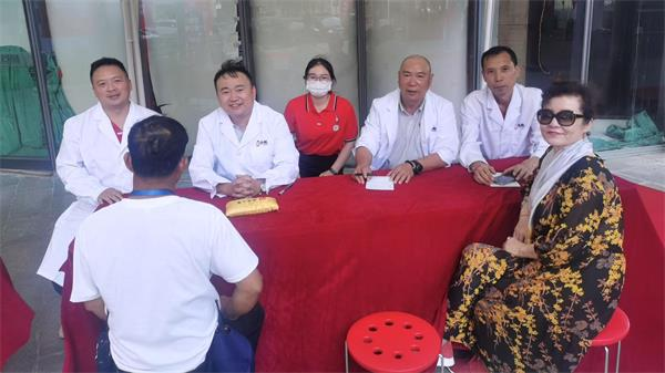 中国道医协会昆明市分会在柬埔寨开展中医义诊及交流活动 中国道医协会昆明市分会在柬埔寨开展中医义诊及交流活动