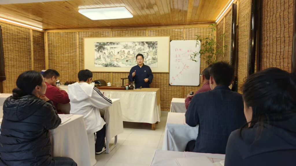 七一党辰璀璨引航,古中医传承逐光前行 七一党辰璀璨引航,古中医传承逐光前行